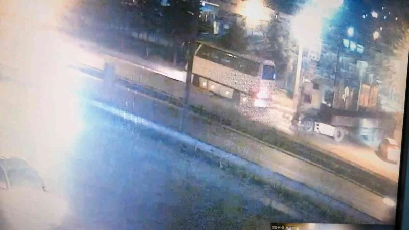 Eşinin kullandığı tırın altında kalmıştı, olay anı güvenlik kamerasında
