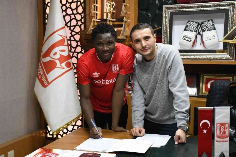 Balıkesirspor, Peter Ambrose ile profesyonel sözleşme imzaladı
