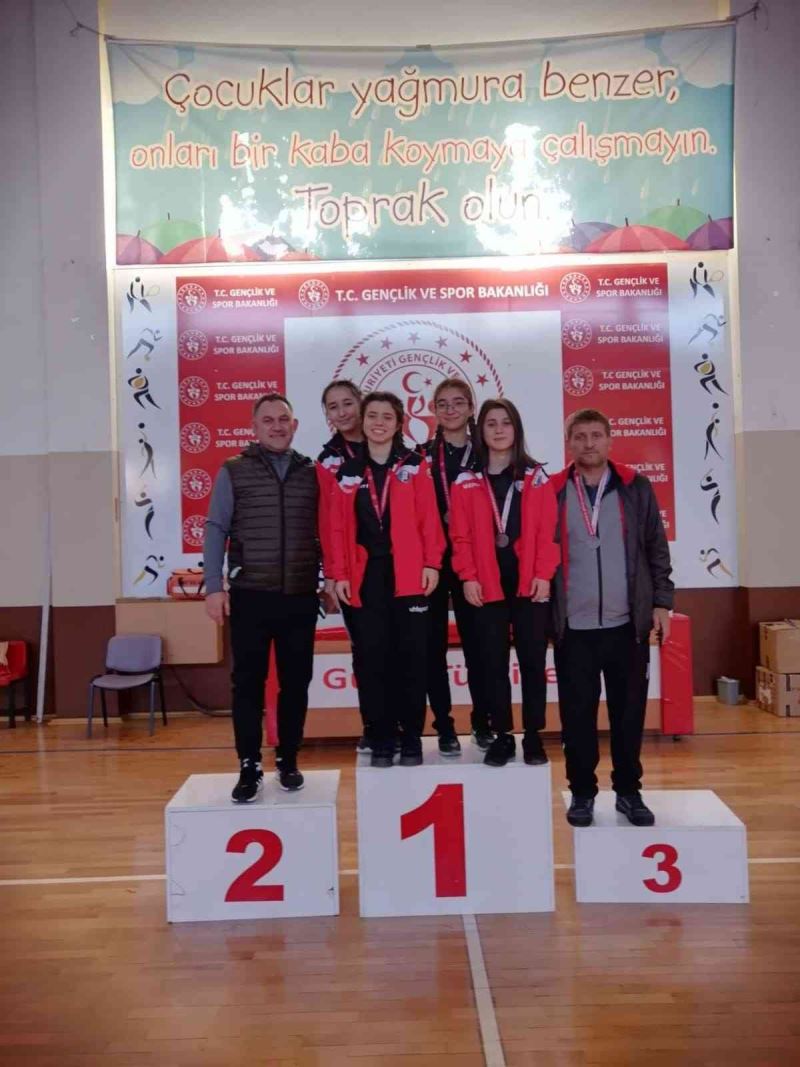Sakaryalı öğrenciler Türkiye Masatenisi Şampiyonasına katılmaya hak kazandı
