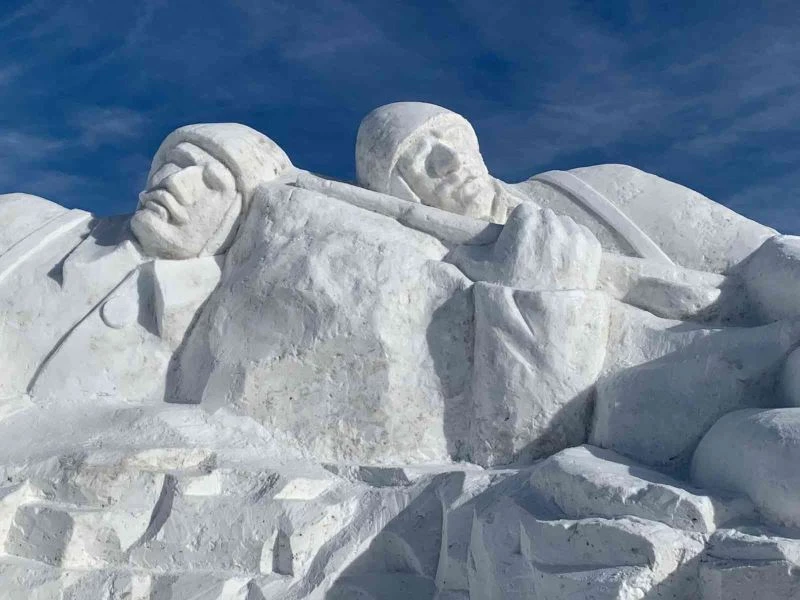 Kardan şehit heykelleri tamamlandı
