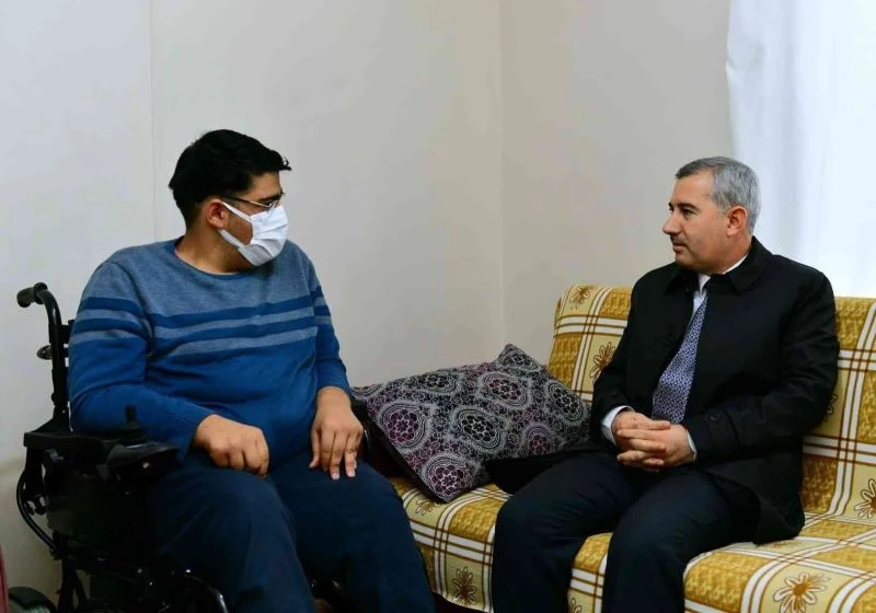 Çınar, engelli gencin akülü araç talebine kayıtsız kalmadı
