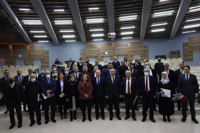 Dünyanın en etkili bilim insanları listesine giren akademisyenlere teşekkür belgesi verildi
