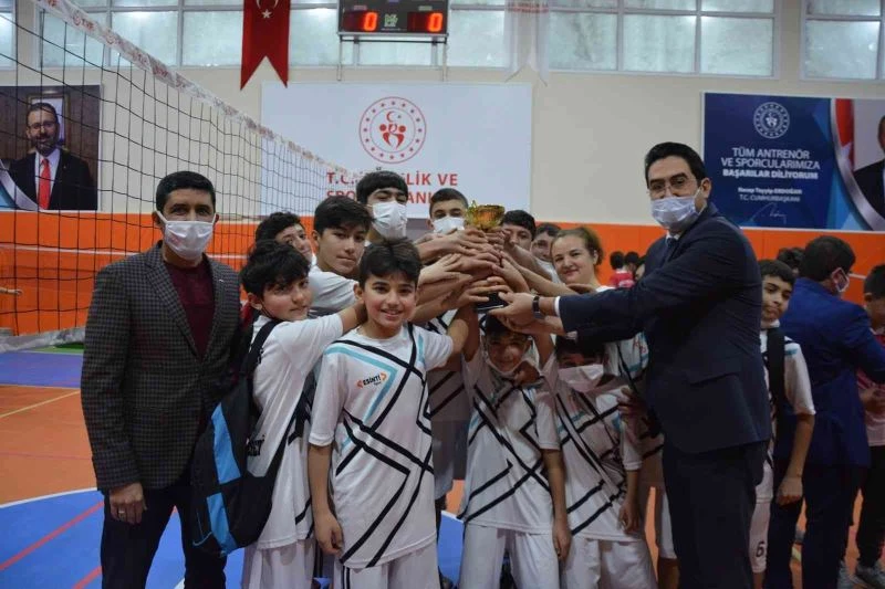 Ortaokullar arası voleybol turnuvası sona erdi
