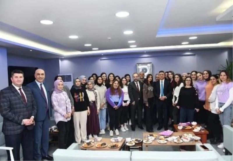 Rektör Kuş, Büyükşehir tesislerinde konaklayan öğrencileri ziyaret etti
