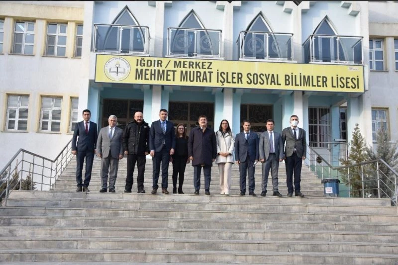 Vali Sarıibrahim, okul ziyaretlerine devam ediyor
