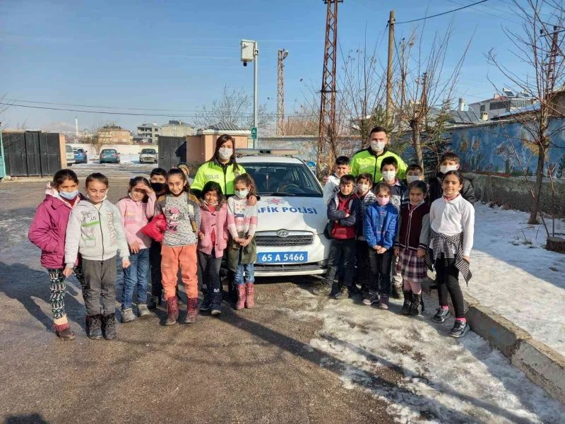 Van’da trafik polisleri 316 öğrenciye trafik eğitimi verdi
