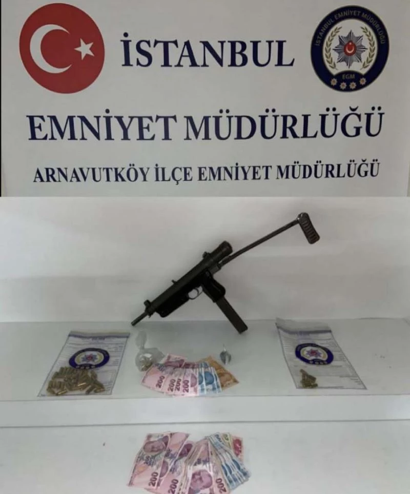 Arnavutköy’de 3 kişiyi vuran şüphelinin adresine operasyon: 6 gözaltı
