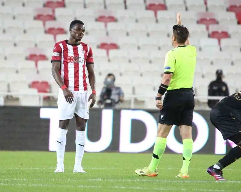 Sivasspor’da Cofie, ceza sınırında
