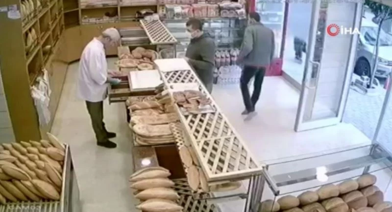 SMA hastası çocuğun bağış kumbarasını çaldı, o anlar kameraya yansıdı
