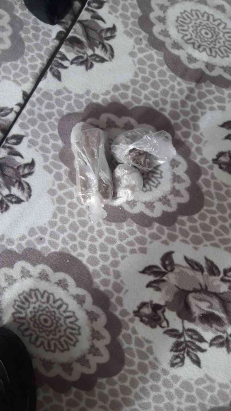 Adana’da evinde 1 kilo 304 gram eroin çıkan zanlı tutuklandı

