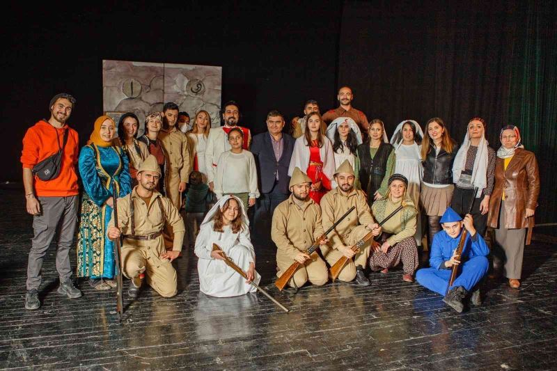 “İşgalden Zafere Osmaniye” tiyatro oyunu sahnelendi

