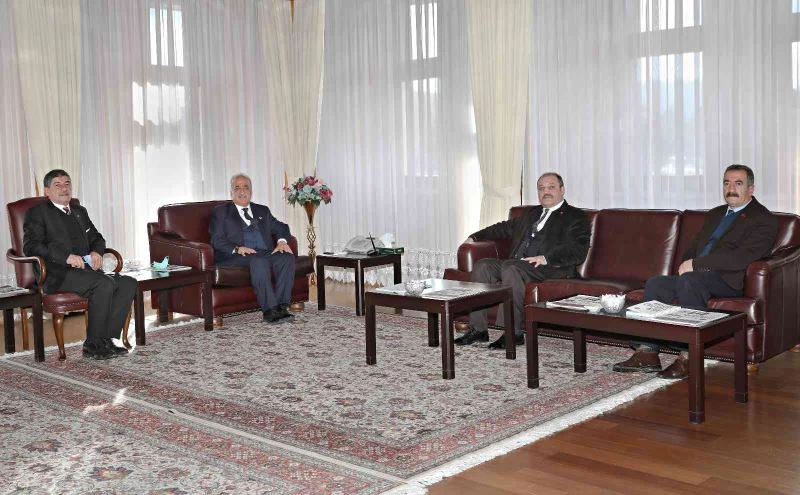 MHP İl Başkanı Karataş ve DAP İdaresi Başkanı Demirdöğen’den Rektör Çomaklı’ya ziyaret
