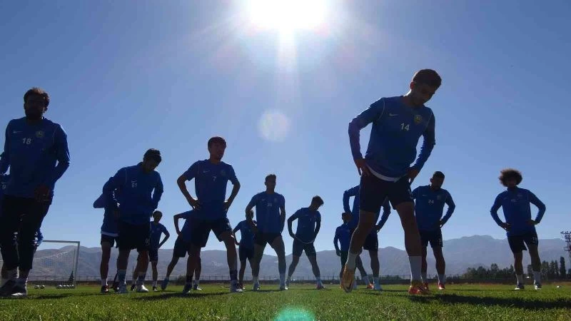 Yüksekova Belediye Spor Bal Ligi maçlarına hazırlanıyorlar
