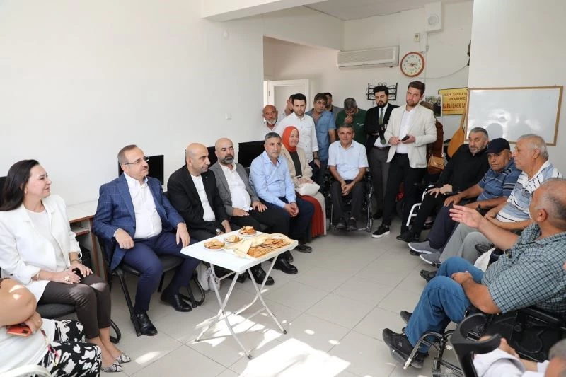 AK Parti İzmir’den engelli ve yaşlı vatandaşlara öncelik
