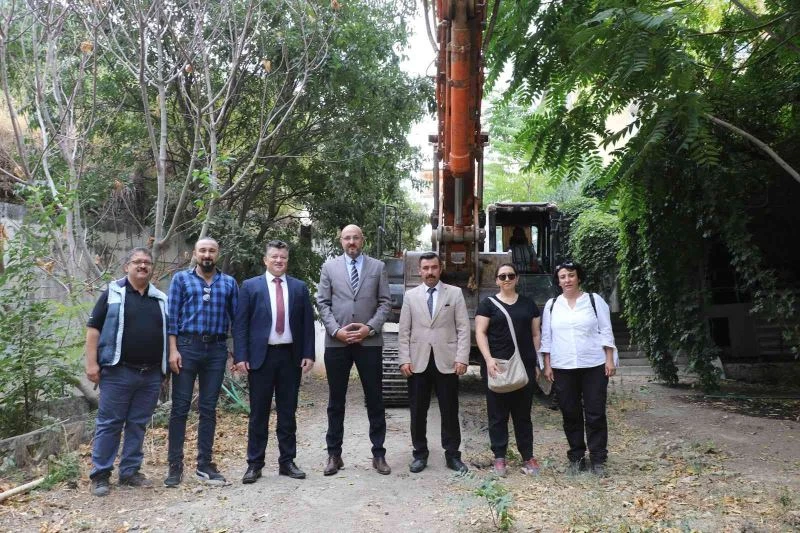 Efeler’de ’Yarı Olimpik Yüzme Havuzu’ için çalışmalar başladı
