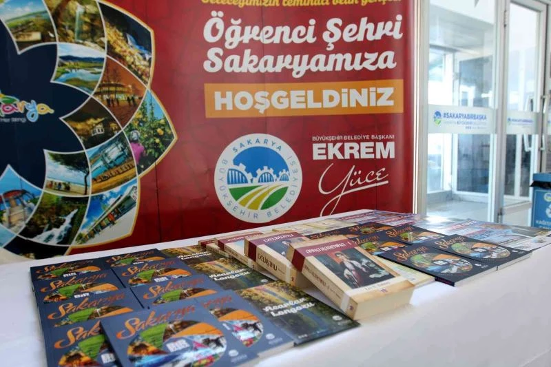 Üniversite öğrencileri terminalde karşılanıyor
