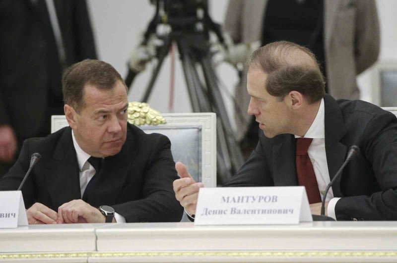 Ukrayna, Rusya’nın eski Başbakanı Medvedev’i arananlar listesine aldı
