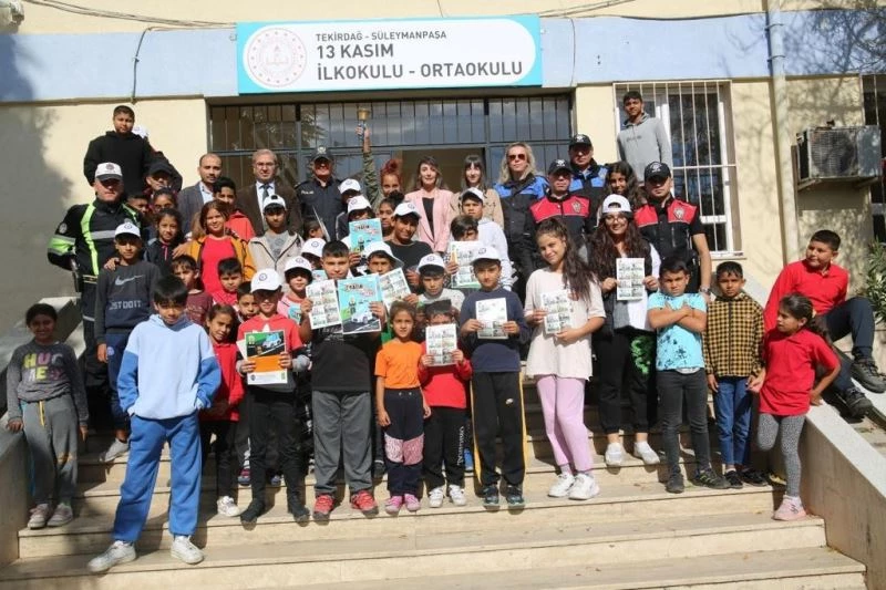 Yeniden eğitime kazandırılan çocuklara polis desteği
