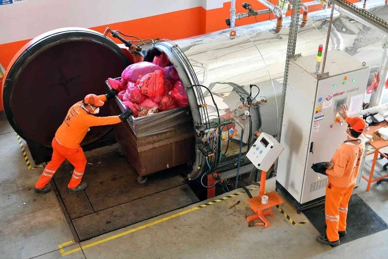 Mersin’de tıbbi atıklar, evsel atığa çevrilerek berteraf ediliyor
