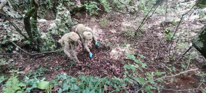 Amanoslar’da PKK’ya ait 2 depoda çok sayıda gıda maddesi ele geçirildi
