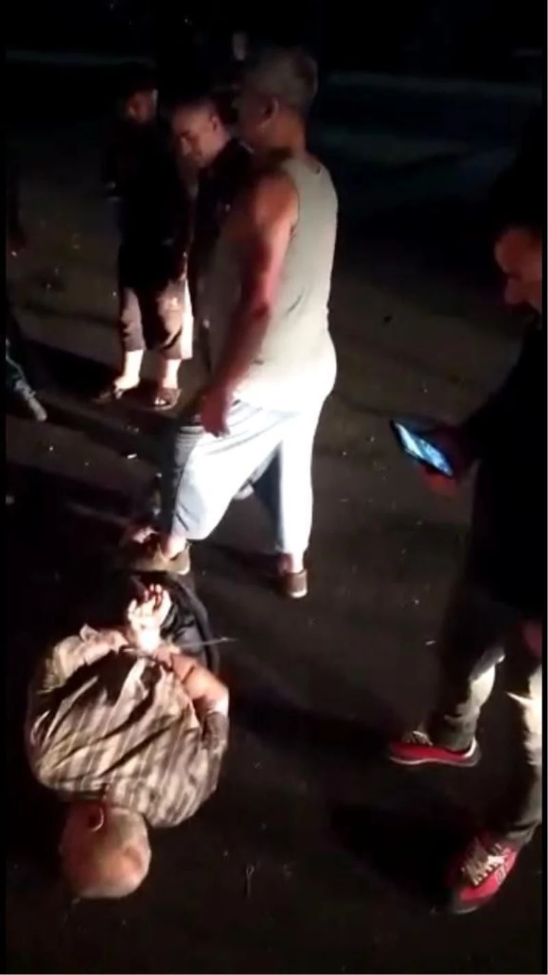 Hırsızlık şüphelisinin elini kolunu bağlayıp polise teslim ettiler
