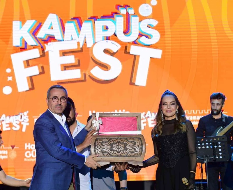 Bengü’ye özel işlemeli ceviz oyma sandık
