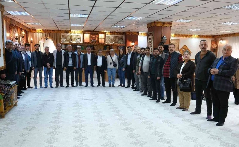 Tanoğlu gazetecilerle bir araya geldi
