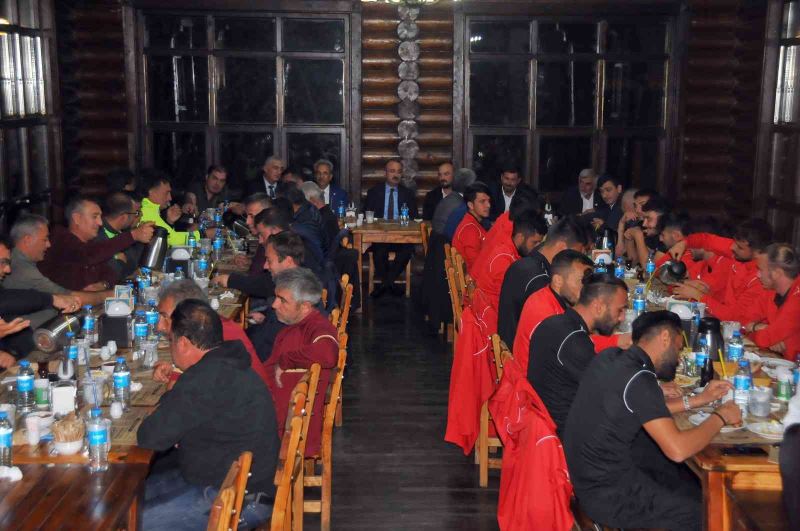 Başkan Akkaya’dan Akşehirspor’a motivasyon yemeği
