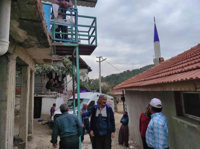 Selendi’de asansöre sıkışan yaşlı kadın hayatını kaybetti
