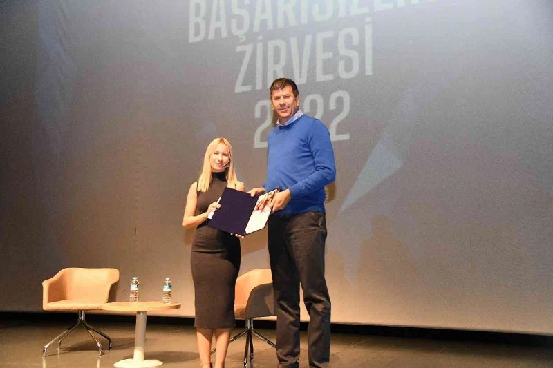 Başkan Odabaşı, ’Başarısızlık Zirvesi’nde gençlere seslendi: 