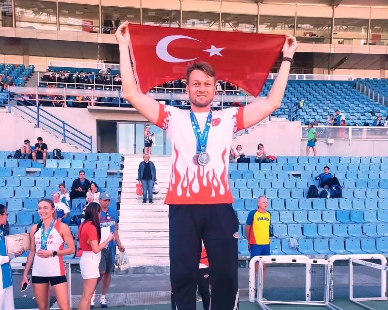 İzmirli öğretmenden 31. Balkan Masterler Atletizm Şampiyonasında 3 madalya
