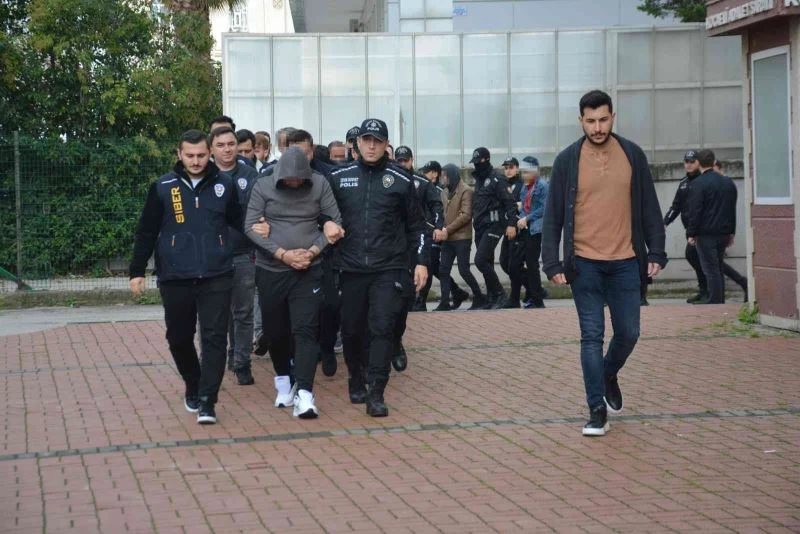 Prefabrik ev dolandırıcıları adliyeye sevk edildi
