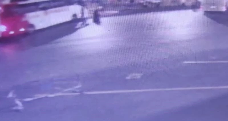 Alibeyköy Cep Otogarı’ndaki feci ölümlü kaza kamerada: Kadın otobüsün altında kaldı
