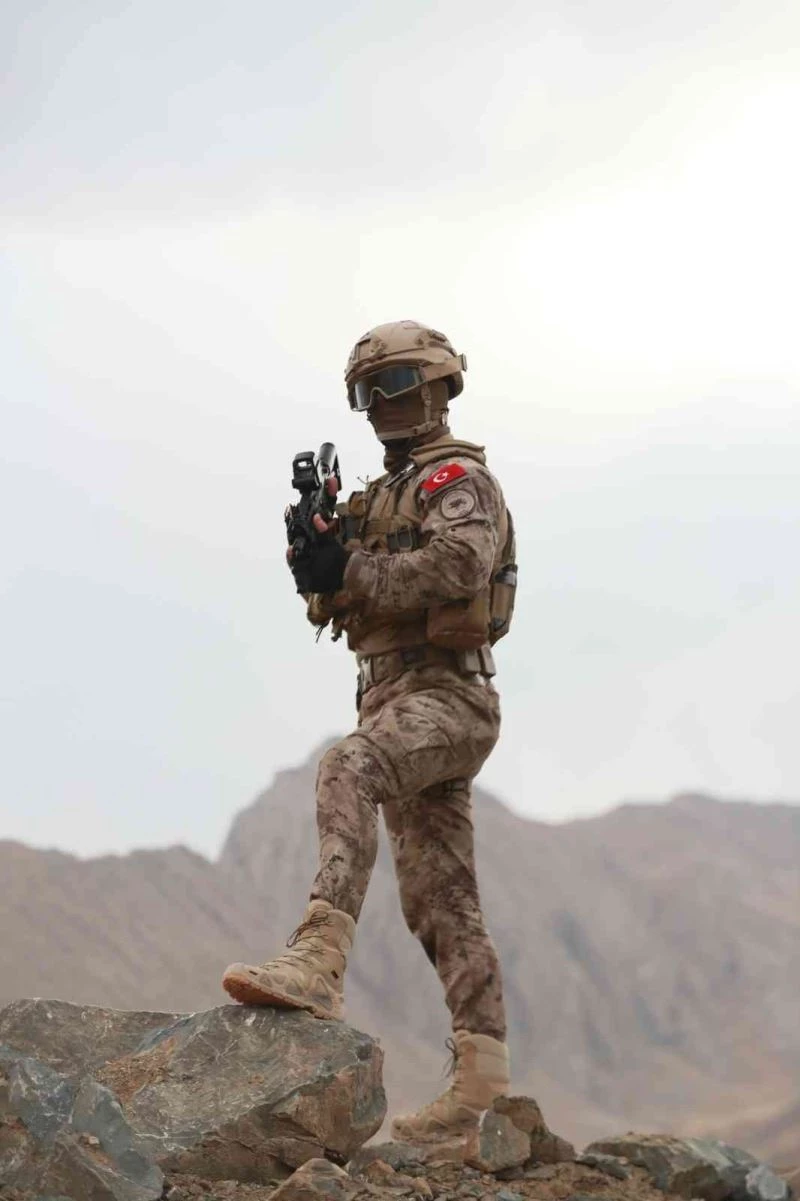 Hakkari polisinin klibi ilgi odağı oldu
