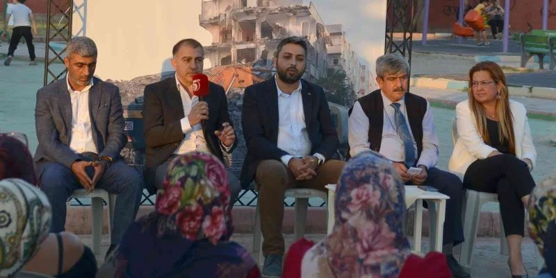 Yüreğir’de vatandaşlar kentsel dönüşümle ilgili bilgilendiriliyor
