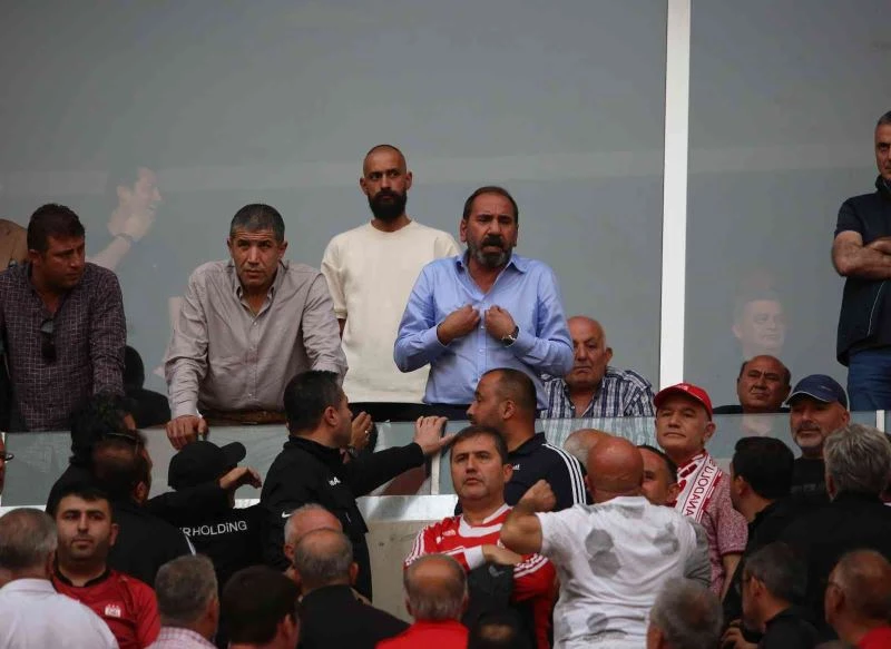 Sivasspor taraftarı yönetimi istifaya çağırdı