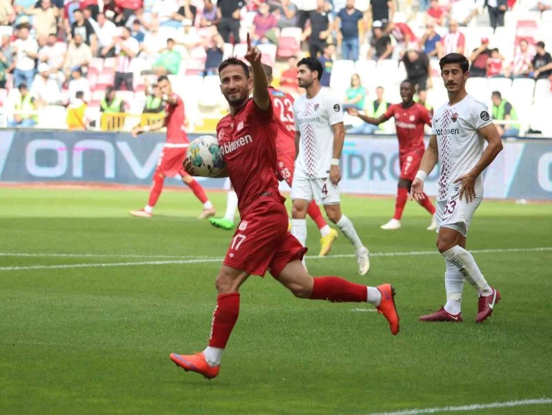 Erdoğan Yeşilyurt ligdeki ilk golünü attı