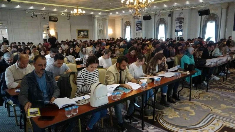 İGÜ, Van’da öğretmenlere ’Hızlı Okuma Teknikleri Eğitimi’ verdi
