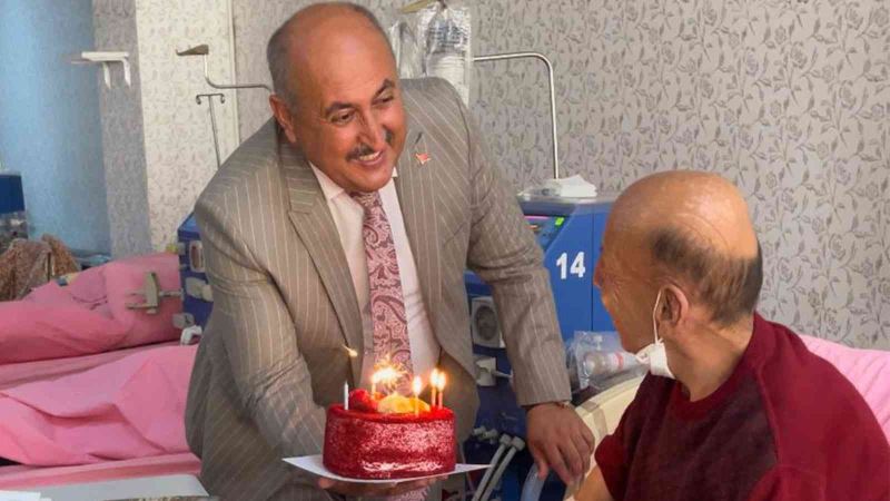 Başkan Türkyılmaz’dan diyaliz hastasına sürpriz doğum günü
