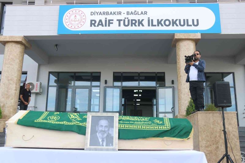 Hayırsever İş Adamı Raif Türk, yaptırdığı okulda son yolculuğuna uğurlandı
