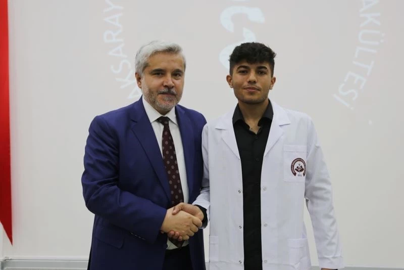 ASÜ’de 62 öğrenci beyaz önlük giyerek mesleğe ilk adımını attı
