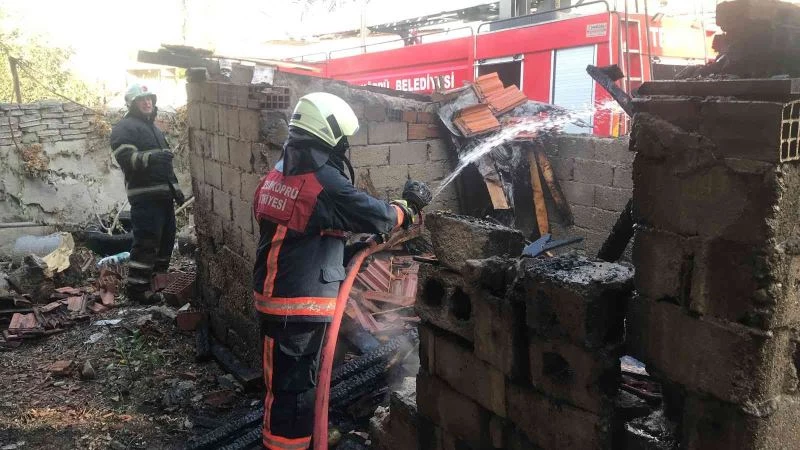 Edirne’de kullanılmayan evin kömürlüğünde yangın çıktı

