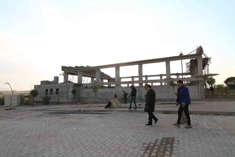 Kaymakam Nasır, yapımı devam eden inşaat ve içme suyu çalışmalarını inceledi
