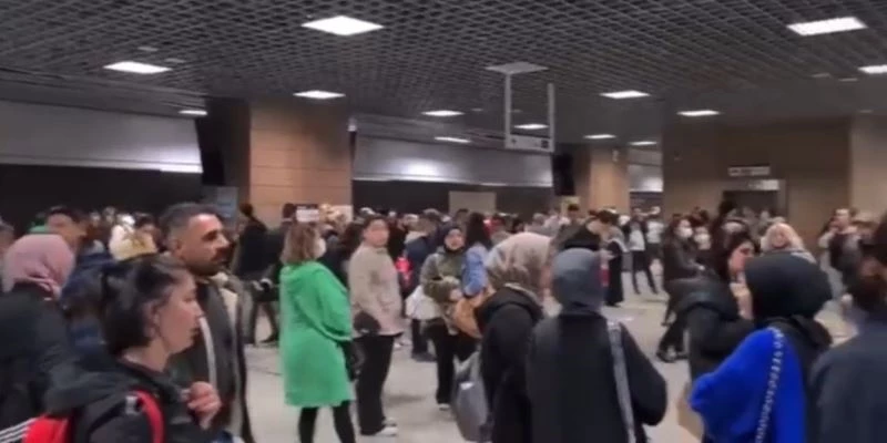 Yenikapı Marmaray’da raylara atlayan bir kişi intihar etti
