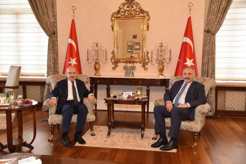 Milli Güvenlik Kurulu Genel Sekreteri Seyfullah Hacımüftüoğlu Vali Karadeniz’i ziyaret etti

