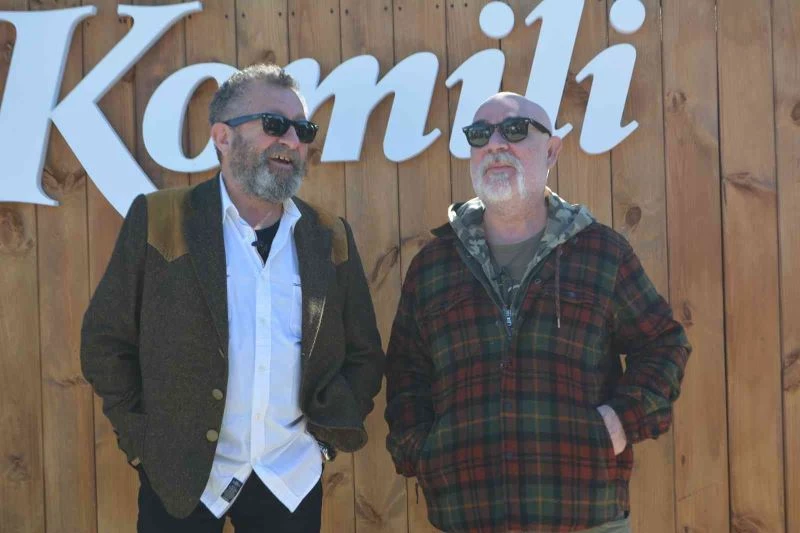 Ünlü sanatçılarla gazeteci ve gurmelerden zeytin hasatı