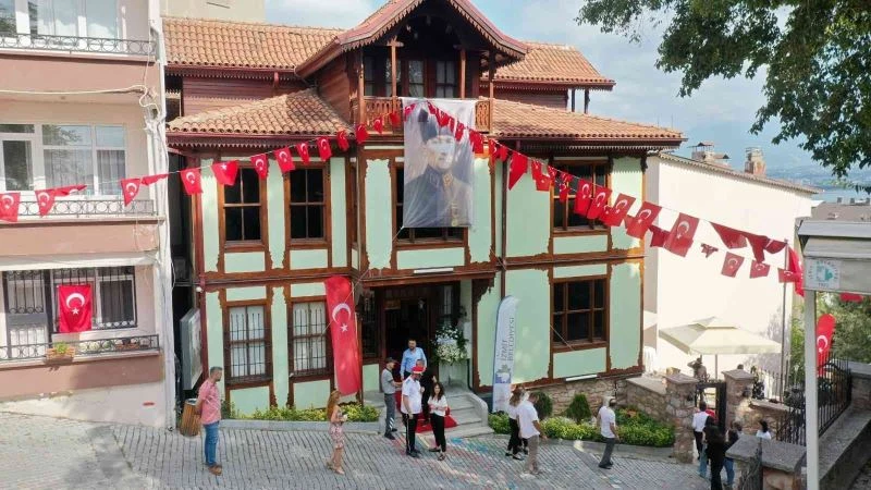 İzmit’in incisi Kapanca Sokak hak ettiği değere kavuşuyor
