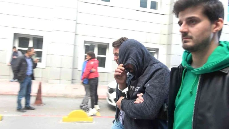 Kahvede çay içerken önlerine hırsızlık zanlısı atladı
