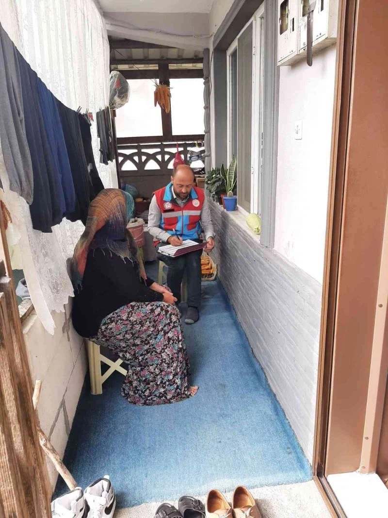 Kapı kapı dolaşıp ihtiyaç sahiplerini belirliyorlar
