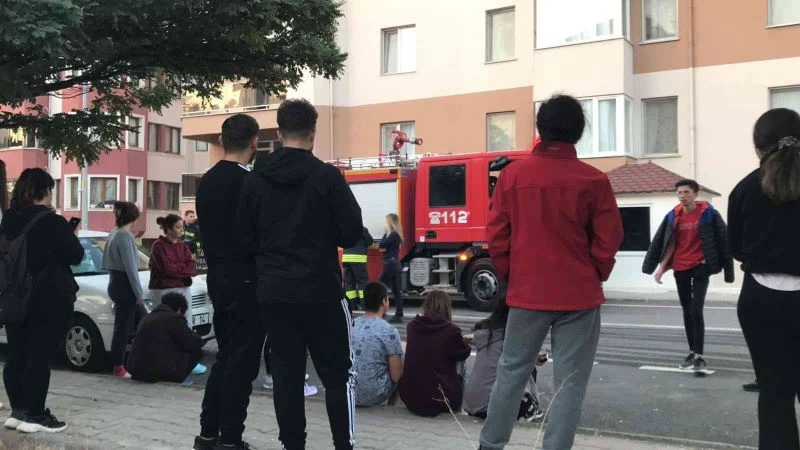 Apartta ocakta çıkan yangın korkuttu
